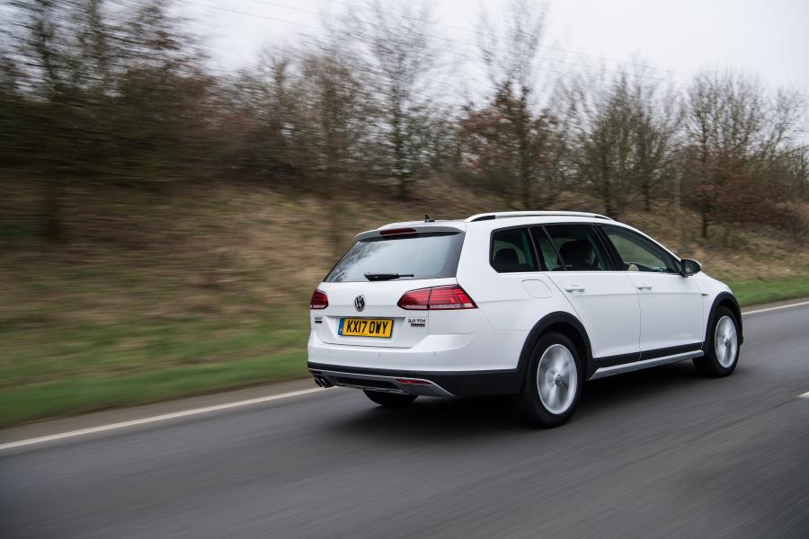  Volkswagen Golf Alltrack 2017 года  (UK) (фото 16 из 33)